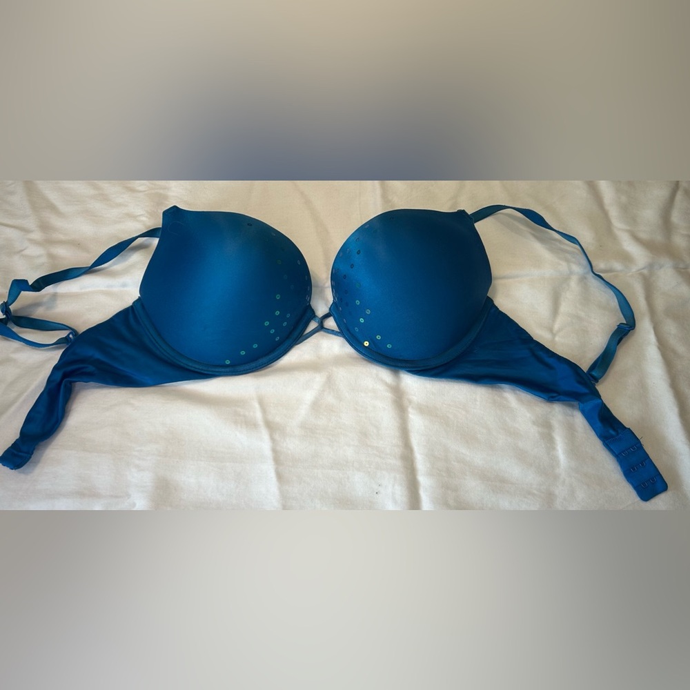 Victoria’s Secret Miraculous plunge/Plongeant 34C